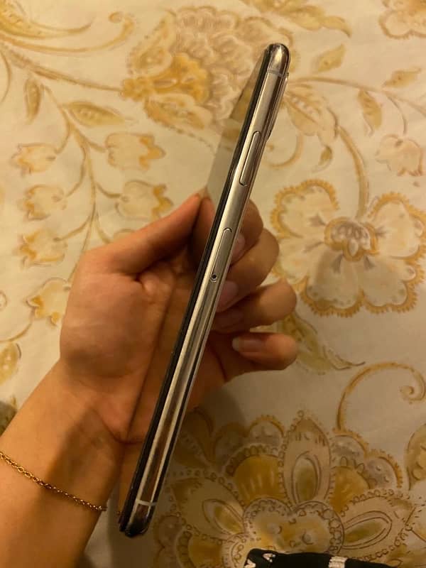 iphone xs max 64gb gold colour 3