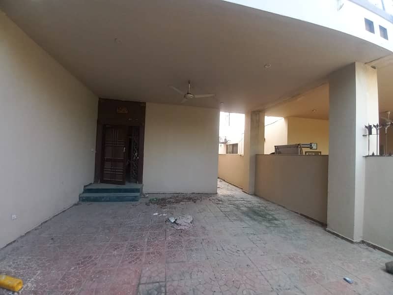 Facing park 10 marla House available for Rent phase 8 park view C block 1