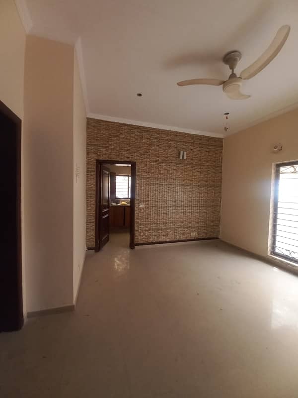 Facing park 10 marla House available for Rent phase 8 park view C block 4