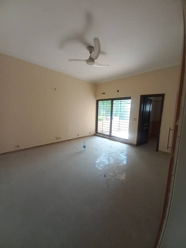 Facing park 10 marla House available for Rent phase 8 park view C block 8