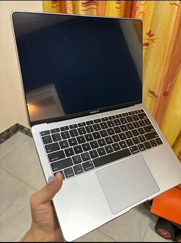 Macbook Air 2019 8/128 13 inch 0