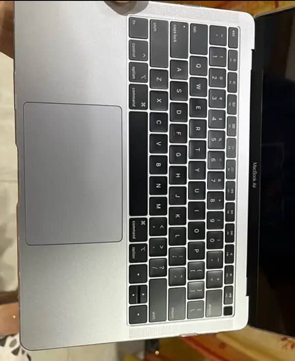 Macbook Air 2019 8/128 13 inch 1