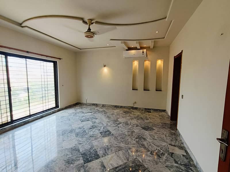 01 KANAL BEAUTIFULL FULL HOUSE AVAILABLE FOR RENT IN DHA PHASE 3, LAHORE 16