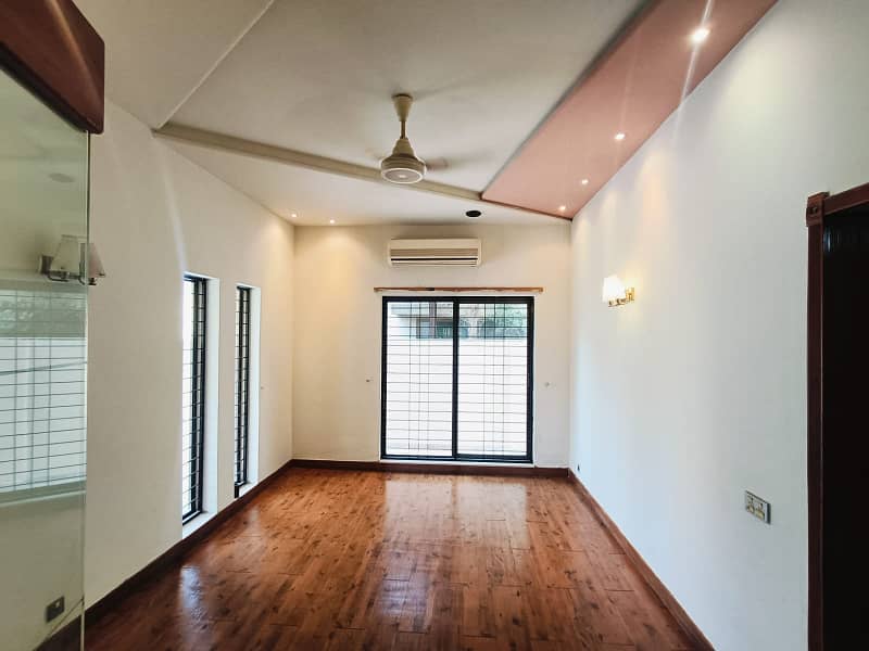 01 KANAL BEAUTIFULL FULL HOUSE AVAILABLE FOR RENT IN DHA PHASE 3, LAHORE 31