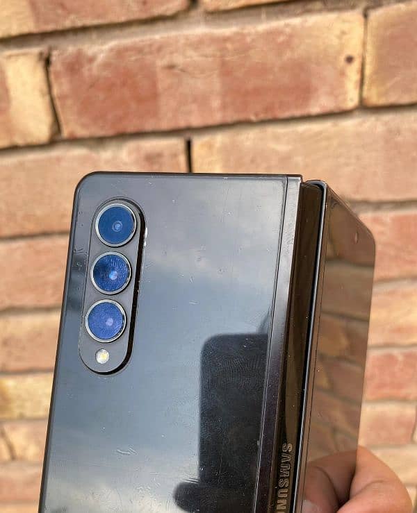 Samsung Galaxy Z Fold 3 5G 1