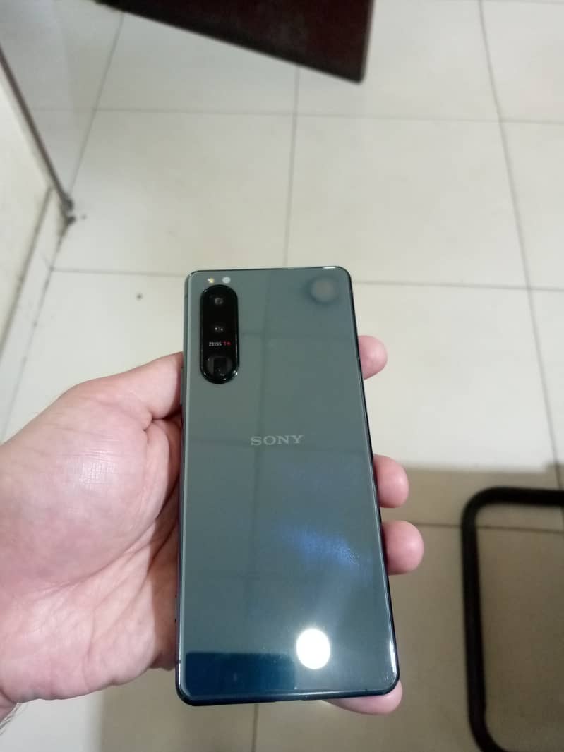 Sony xperia 5 mark 3 10 by 10 green glass colour 8 128 urgent sale 2