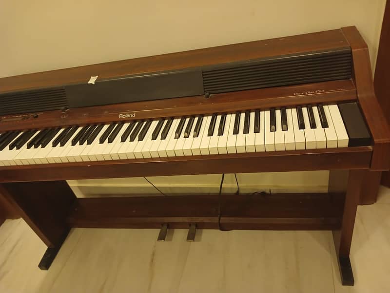 Piano Roland Plus 450 in Good Condition 0