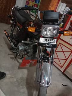 bht saaf bike hai bht kam chali hai