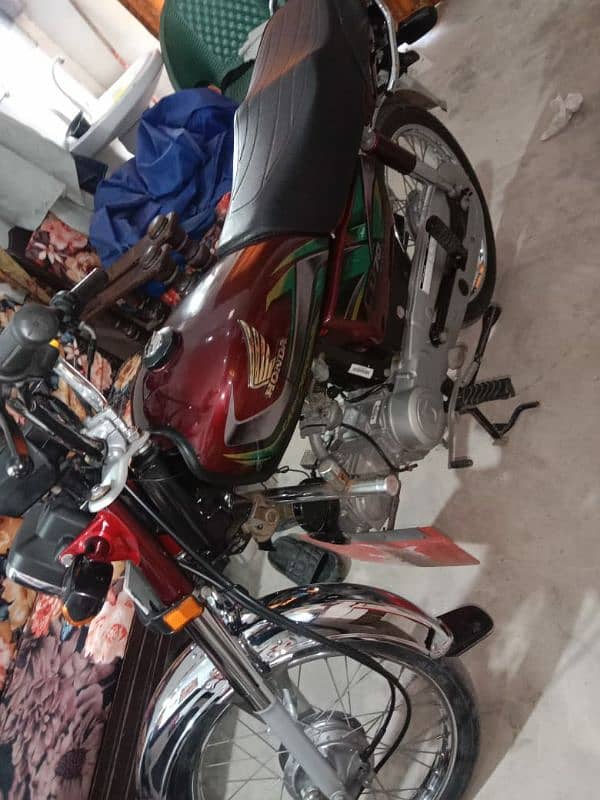 bht saaf bike hai bht kam chali hai 3