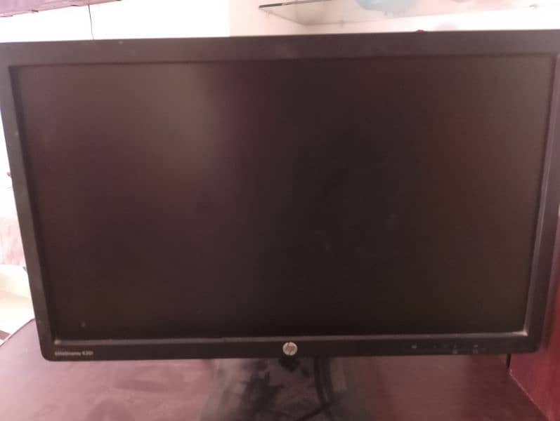 Computer for sale with computer table CPU screen 2