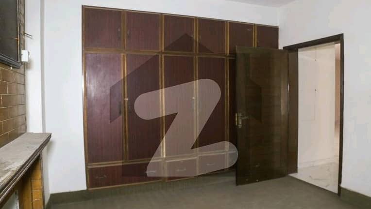 1 Kanal Upper Portion Available For Rent Phase 1 D Block 6