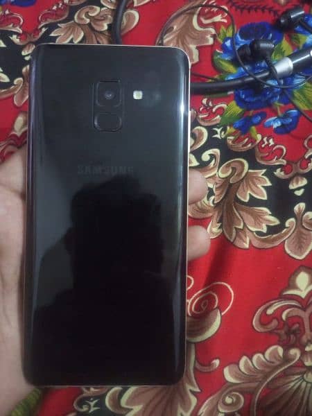 Samsung Galaxy A8 plus 4gb ram 64gb momry 3