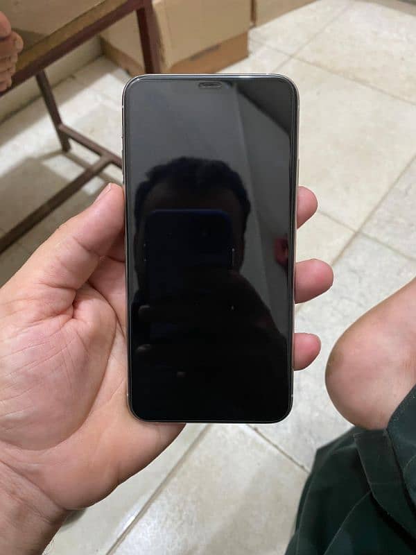 iphone 11 pro max. . non pta. . 256 gb. . waterproof. . BH 86 2