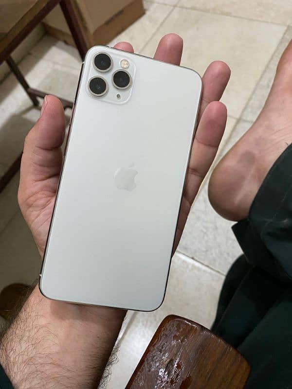 iphone 11 pro max. . non pta. . 256 gb. . waterproof. . BH 86 3