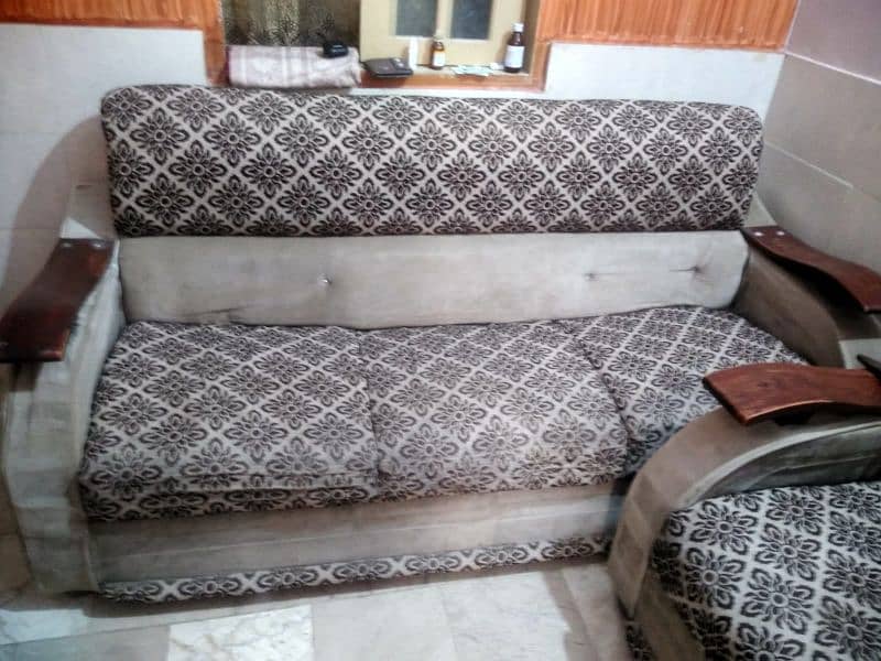 3 Seaters Condition new 2