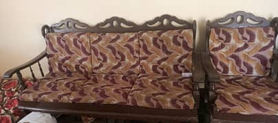 complete sofa set in good condition