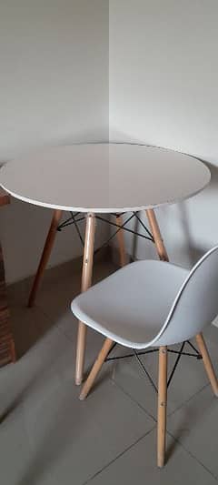 round table n 3 chairs