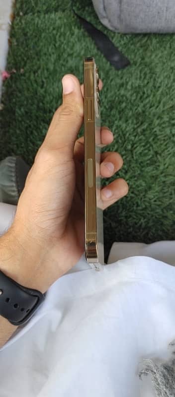 Iphone 12 pro max jv Golden clr 128gb 4