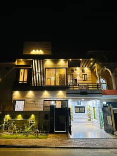 05 MARLA BRAND NEW HOUSE FOR SALE LDA APPROVED GAS AVAILABLE IN EASTERN BLOCK PHASE 1 BAHRIA ORCHARD LAHORE