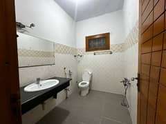 Very well maintained 400 sq Yard double storey house sale gulshan e iqbal karachi 0