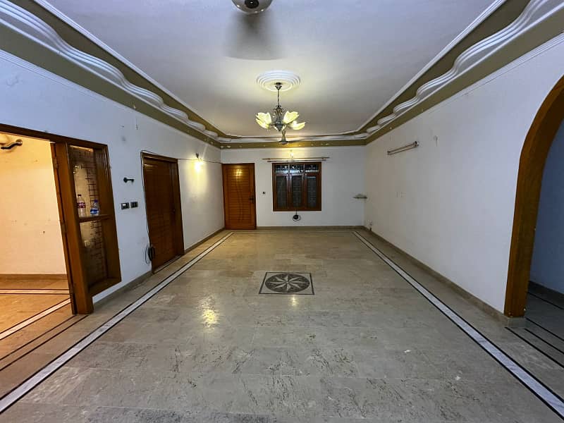 Very well maintained 400 sq Yard double storey house sale gulshan e iqbal karachi 1