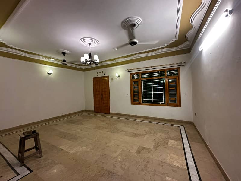 Very well maintained 400 sq Yard double storey house sale gulshan e iqbal karachi 5