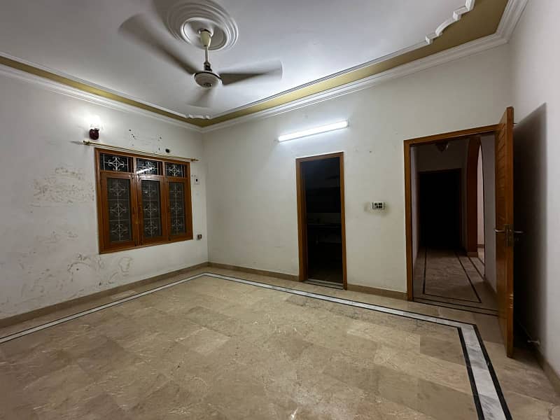 Very well maintained 400 sq Yard double storey house sale gulshan e iqbal karachi 8