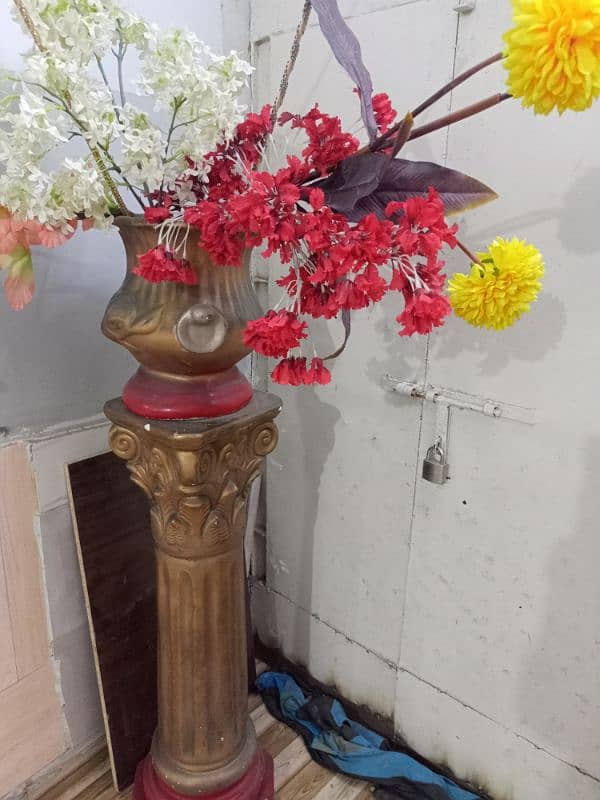 floor vase with flowers 0