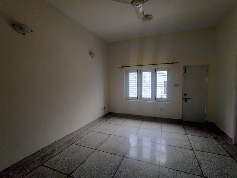 I-8/4.40x80 upper portion near i-8 markaz more options available 12