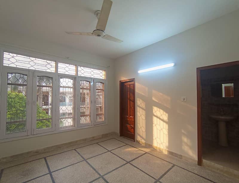 I-8/4.40x80 upper portion near i-8 markaz more options available 19