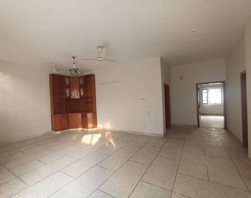 I-8/4.40x80 upper portion near i-8 markaz more options available 20