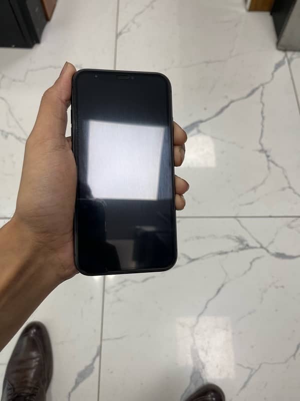 Iphone 11 in lush Condition 2