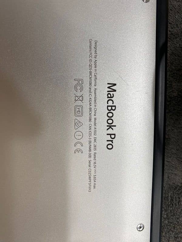 Macbook Pro
13.3 inch
Retina Display
8 GB Ram
256 GB memory 3