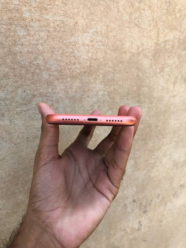 iphone XR 64GB Factory Unlock Waterpack 4