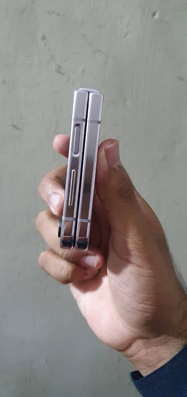 samasung galaxy z flip 5 9