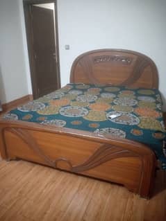 queen size bed without mattress in very good condition 0