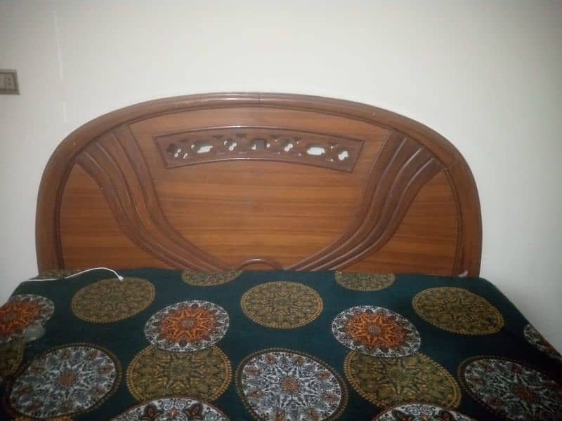 queen size bed without mattress in very good condition 2