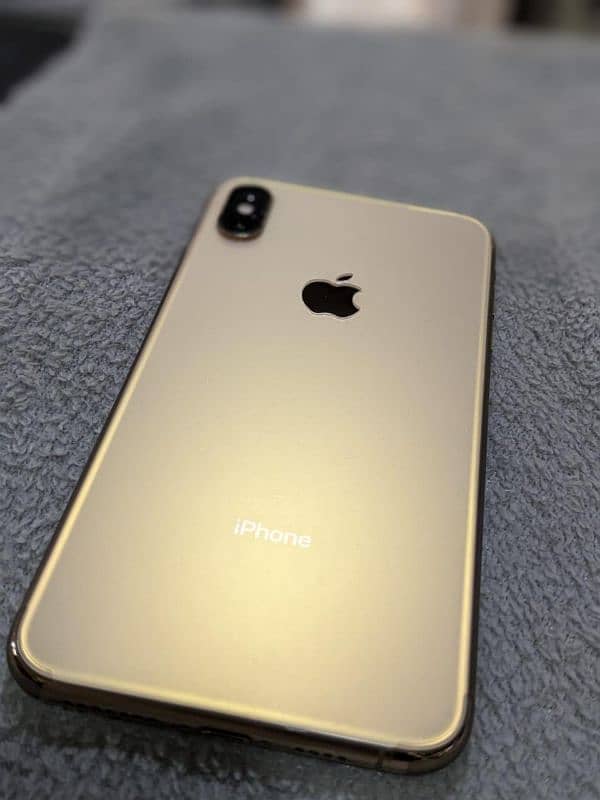 XS MAX 256GB.   NON PTA WATER PACK 1