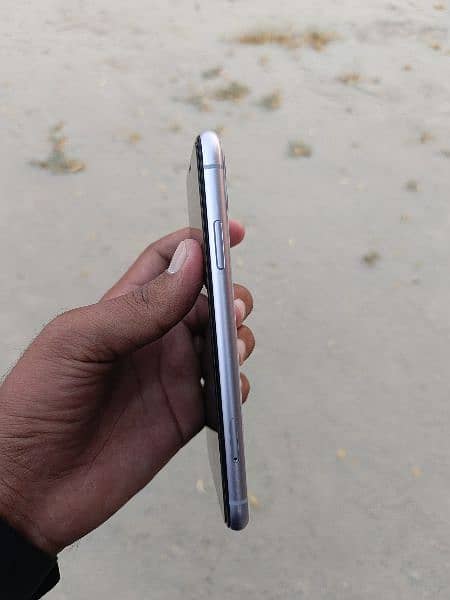 Iphone 11 Non PTA Good Condition 2