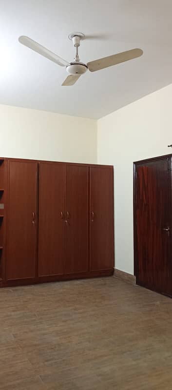 Upper portion for rent in i-8/4 6