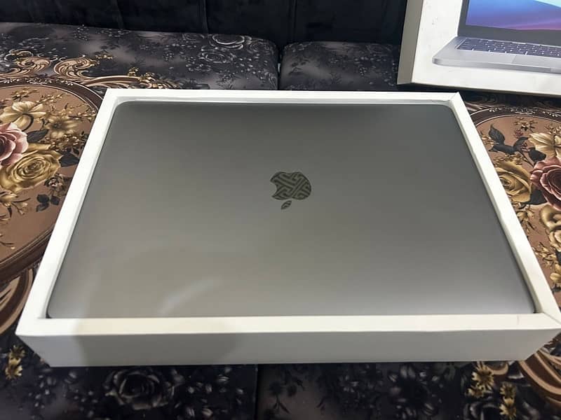 Macbook pro M2 - Brand new 0