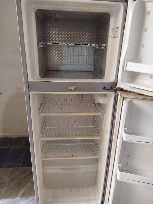 Haier Fridge 40,000 4