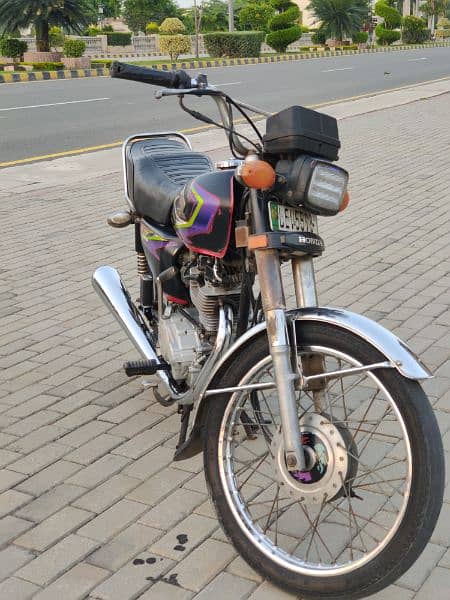 Honda 125 Red Colour 1