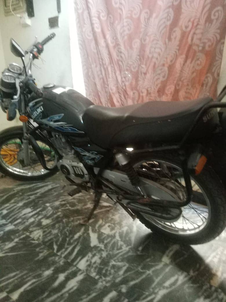 SUZUKI GS 150 (2012) MODEL 4