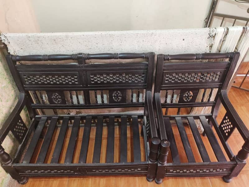 SOFA SET GOOD CONDITION 4