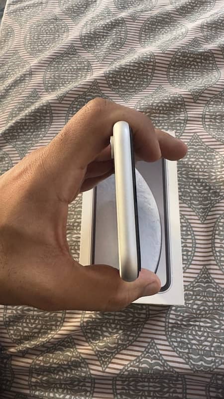 iPhone XR 128gb 3