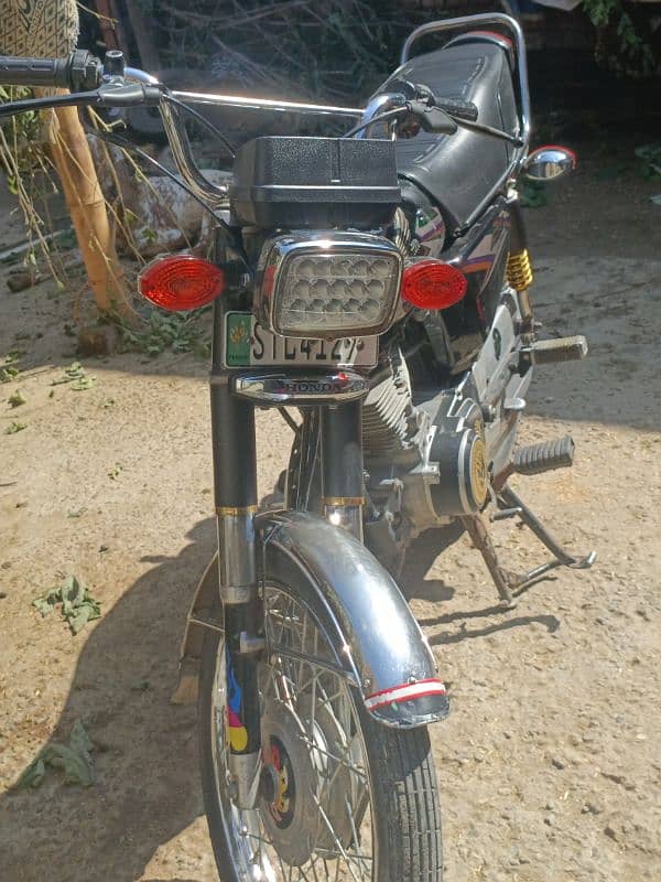 Honda cg 125  modal 16 black color 1