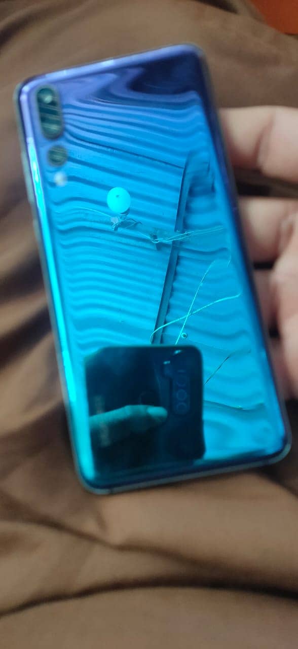 Huawei p20 pro. Urgent sell 10 by 10 condetion 1