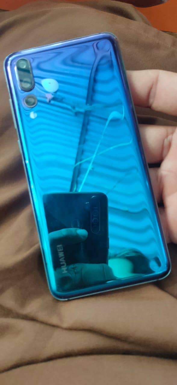 Huawei p20 pro. Urgent sell 10 by 10 condetion 7