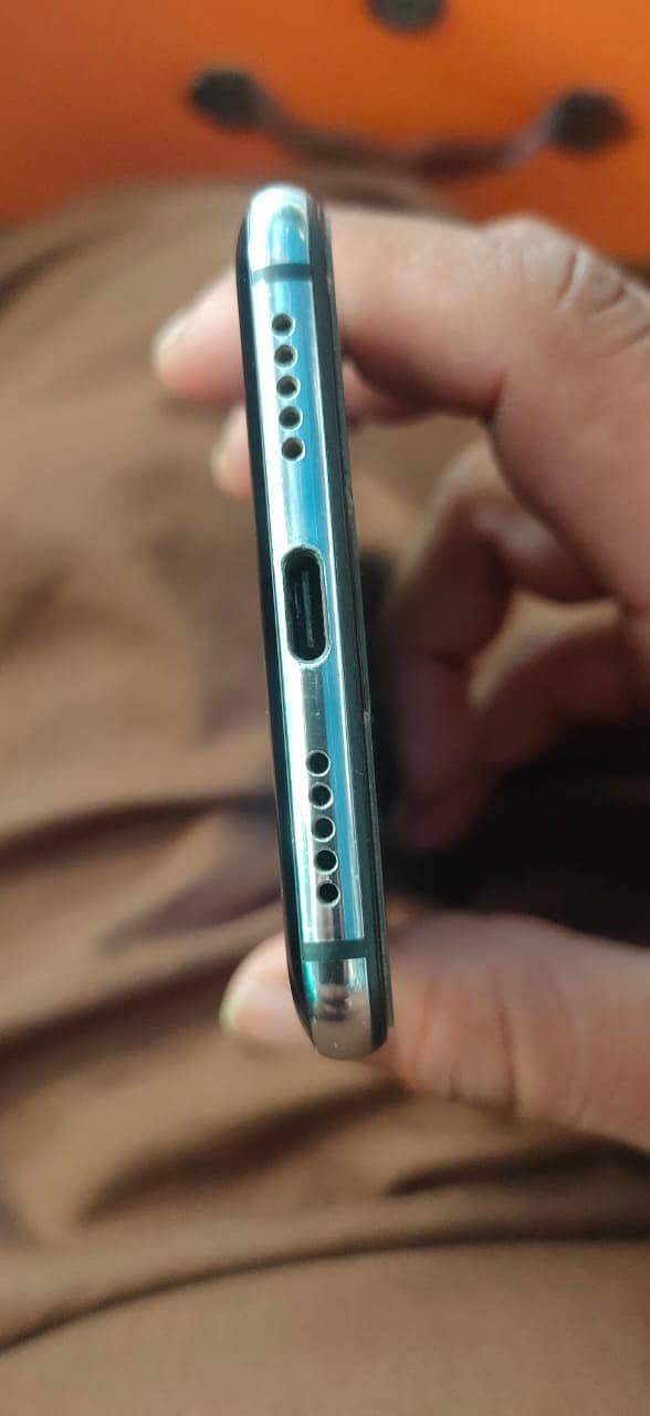 Huawei p20 pro. Urgent sell 10 by 10 condetion 8